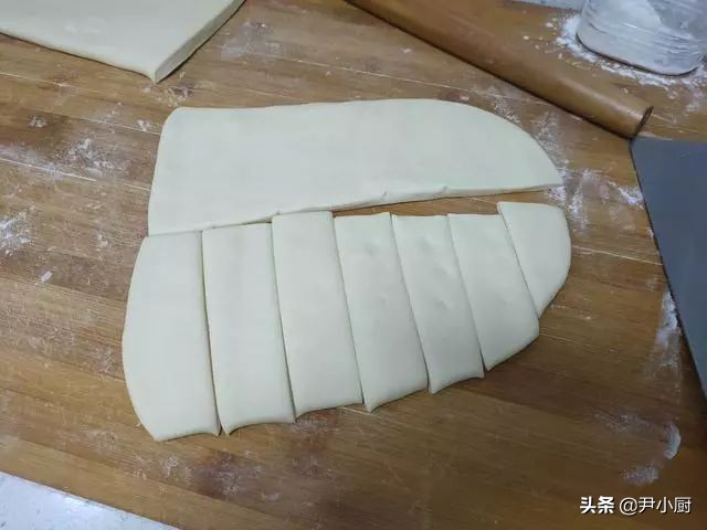 炸蓬松酥脆油条到底加不加酵母,炸油条时记住配方和3个小技巧