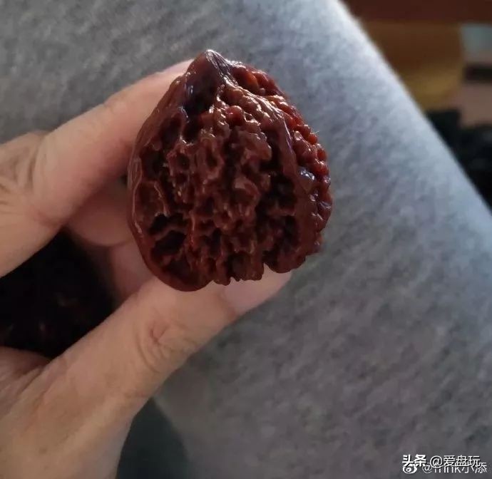 文玩核桃盘多久才会玉化,用手盘的核桃怎么玉化