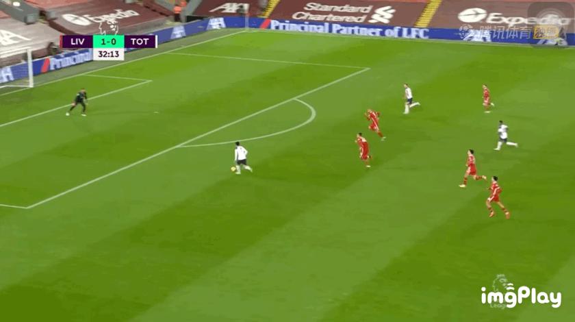 他是足球场的豪情四射战术大师，又是足坛的表情帝