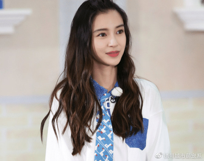 易烊千玺路透曝光军训,易烊千玺大学军训日常