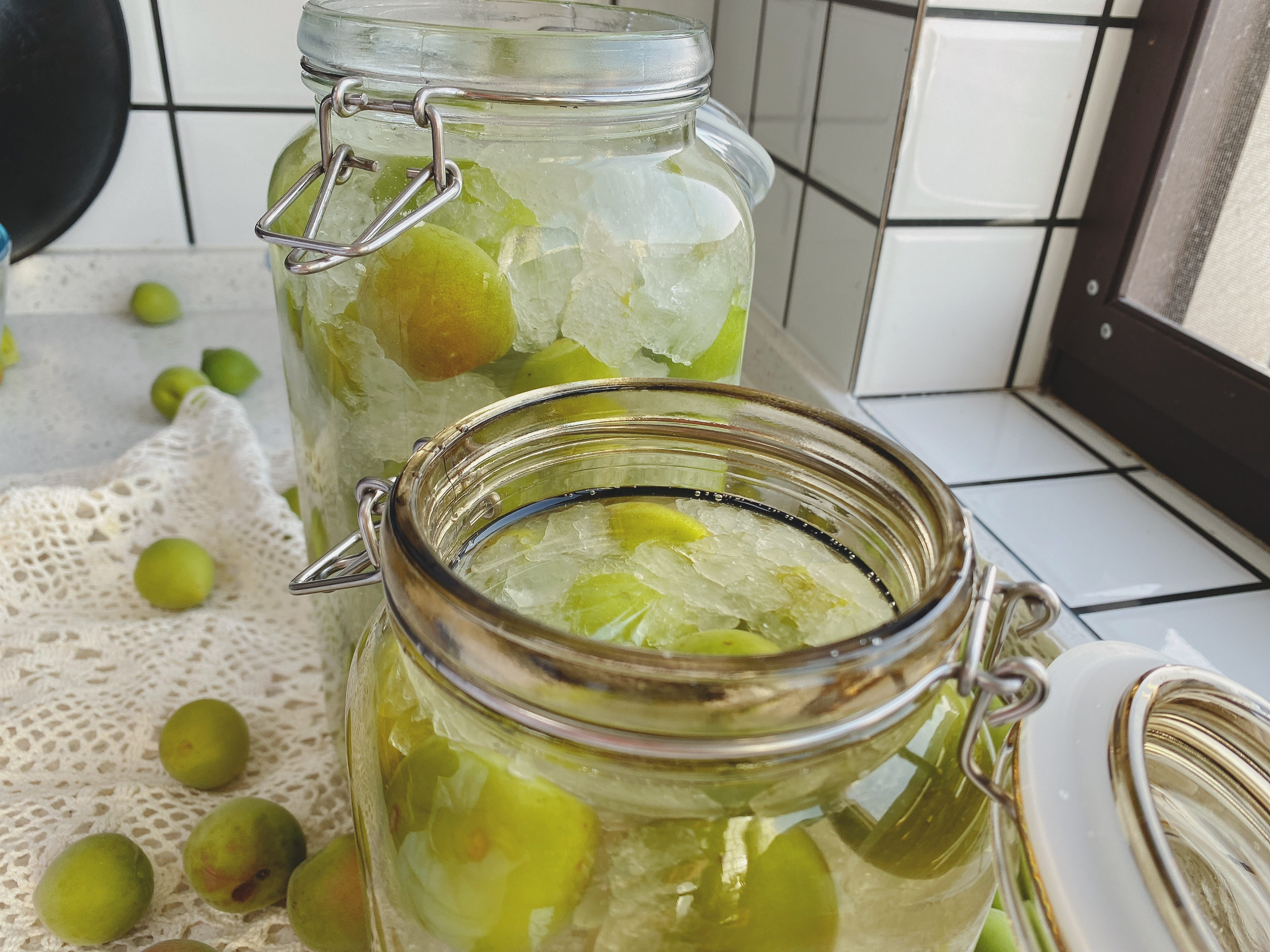 青梅酒用浓香还是酱香好喝,青梅酒最好选什么白酒