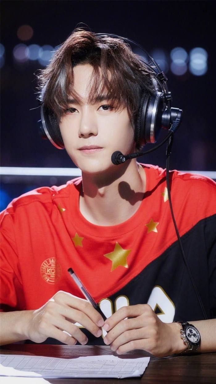 《陈情令》王一博赛车不是玩票：我是职业选手不想当赛车场的花瓶