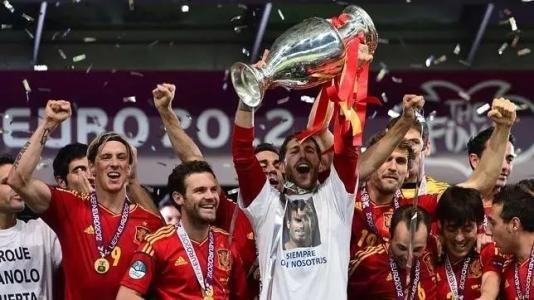 带刀后卫拉莫斯超燃观众反应,西甲第一带刀后卫拉莫斯