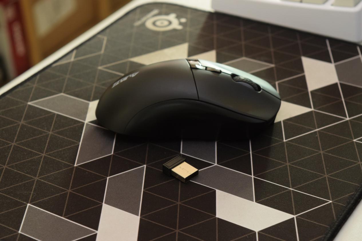 入门级无线游戏鼠标推荐哪款,既能有线又能无线电竞鼠标推荐