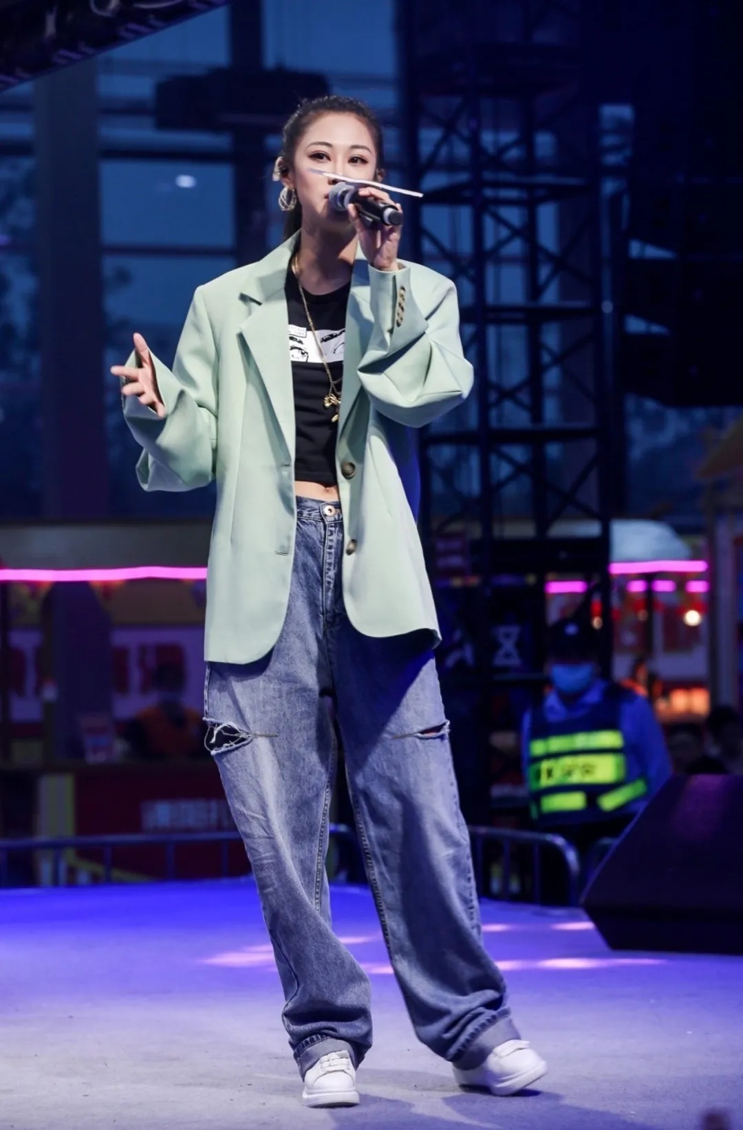 万千首旋律背后，流动的世界，真实的「人」