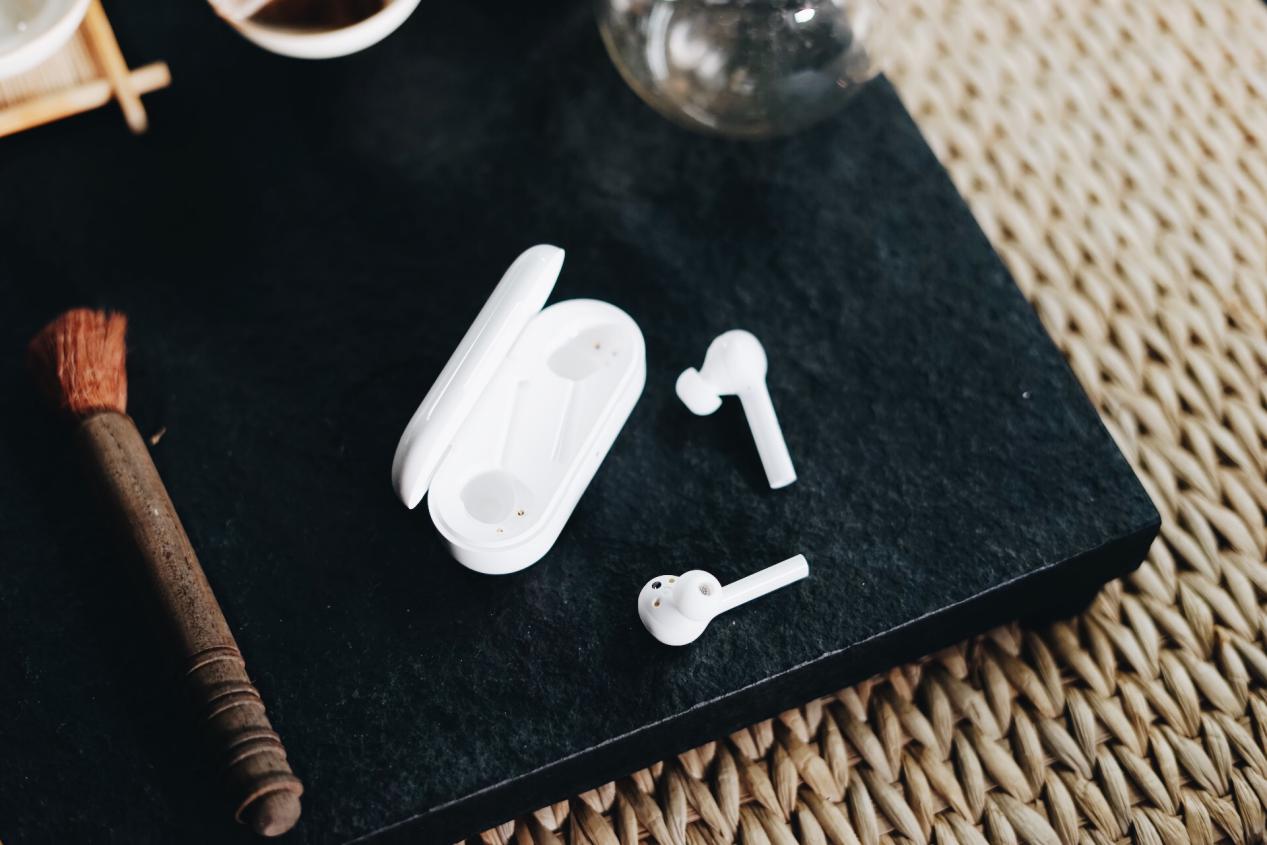 光荣蓝牙耳机flypods3京东卖200多,光荣耳机flypods青春版试用测评