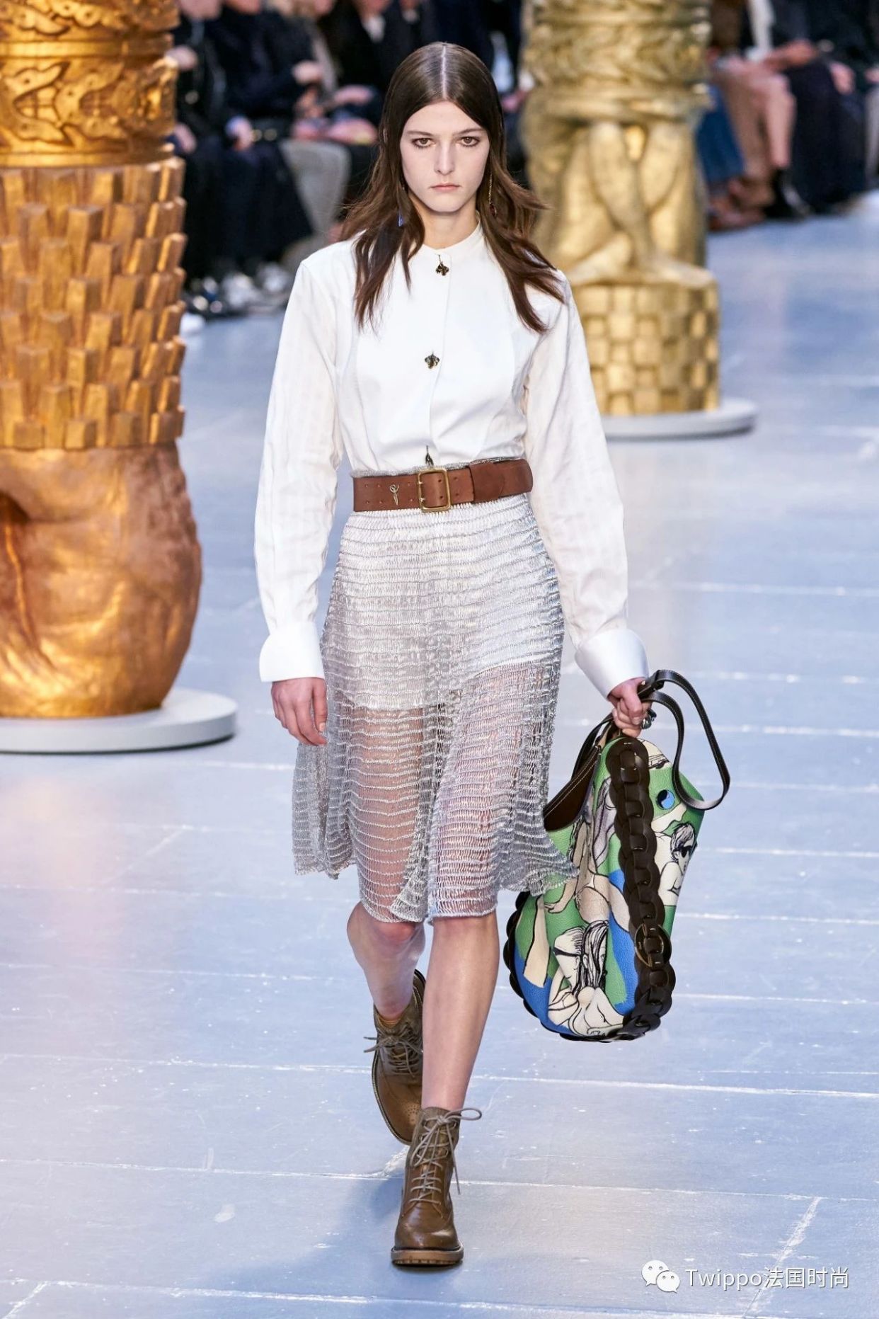 2020秋冬巴黎时装周givenchy秀场 (jacquemus 2020巴黎时装周秀场)