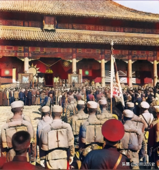 日军受降仪式彩色老照片,老照片东南亚战场上投降的日军