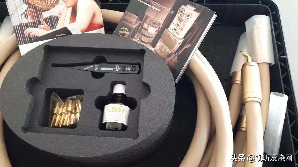 世界上第一条碳纤维喇叭线VandenHulTheTHIRD