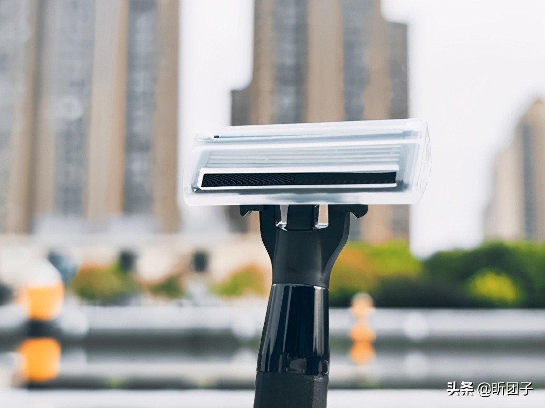 干净丝滑清爽焕醒手动剃须刀体验,焕醒便携式剃须刀