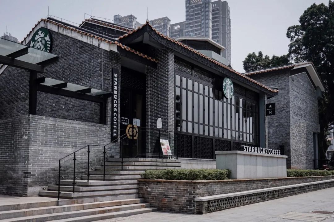 星巴克的logo为什么一直是tm,为什么有些星巴克是红色logo