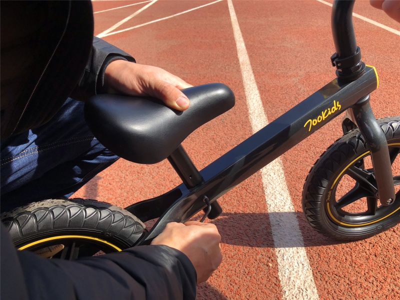 柒小佰700kids 儿童滑步车pro (柒小佰儿童滑板车怎么折叠)