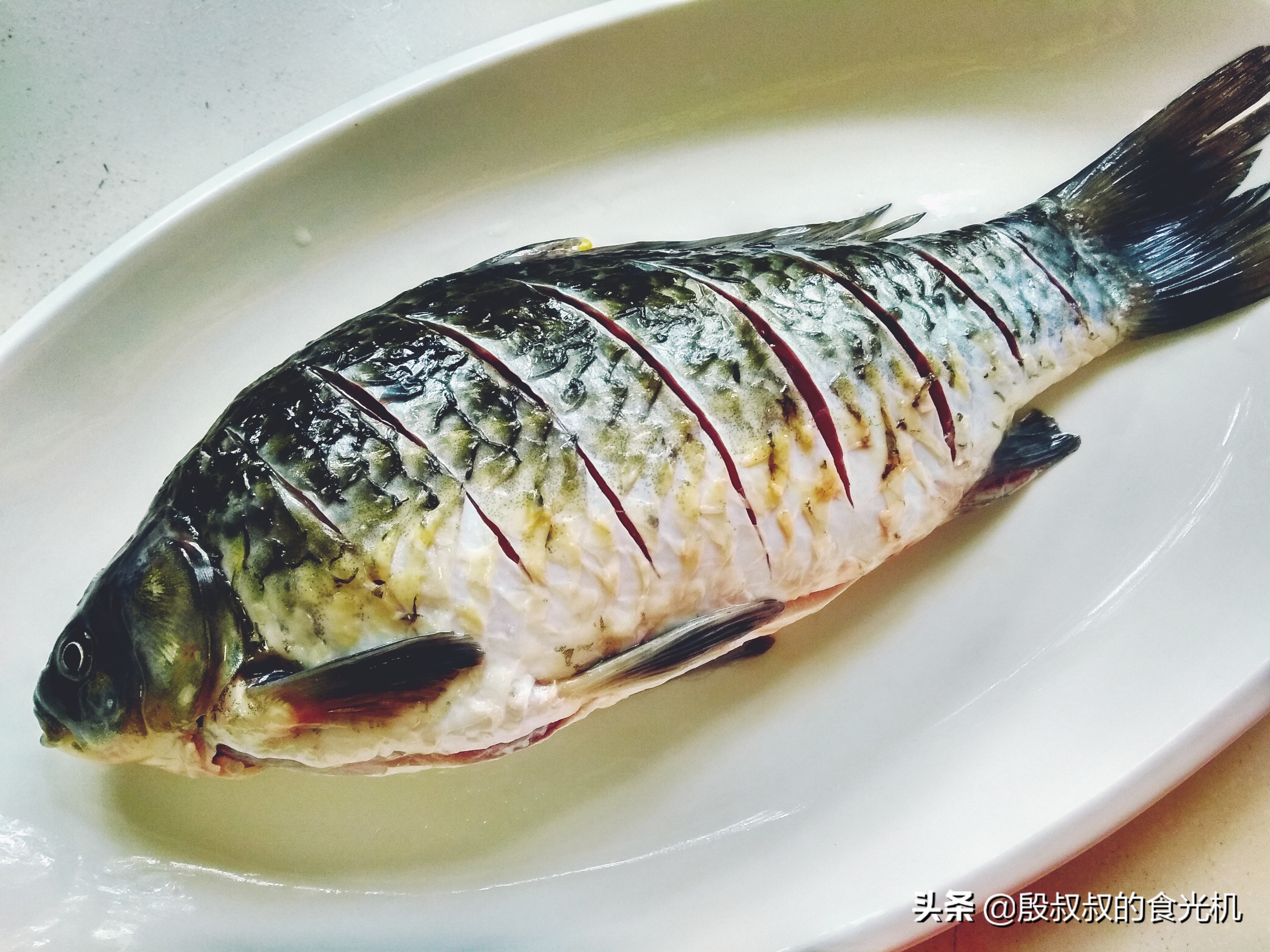 四川泡菜酸水加鲫鱼,泡菜鲫鱼做法四川名菜