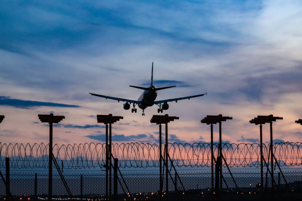 外媒亚马逊或因疫情遭受巨额损失,新冠肺炎疫情使全球经济损失多少