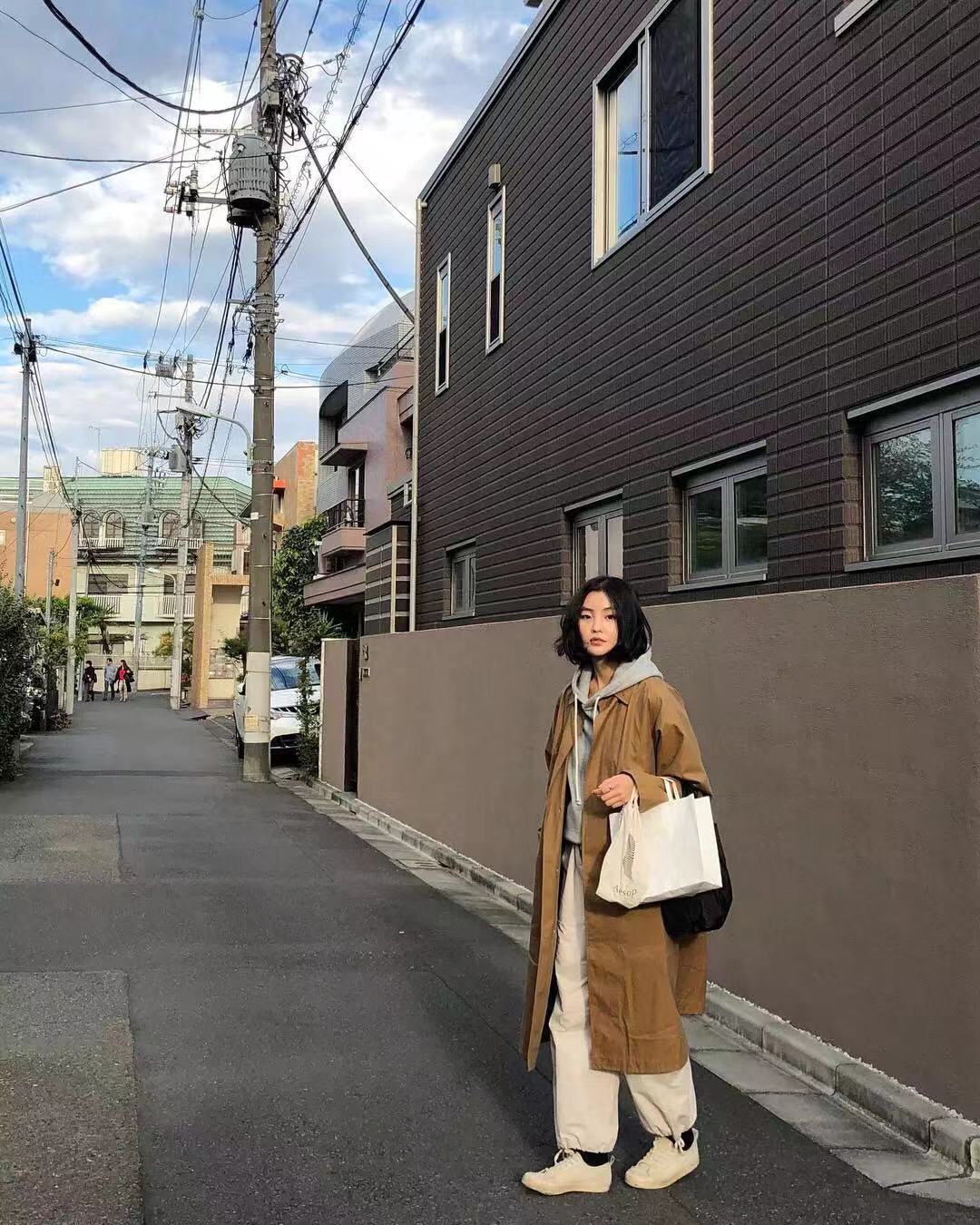 小脚裤已经过时了，跟着三木穿“奶奶裤”，专治胯宽腿粗