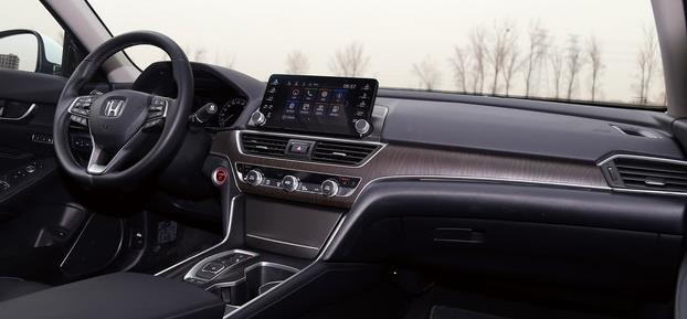 雅阁混动比燃油版油耗相差多少,雅阁phev插电混动满电油耗