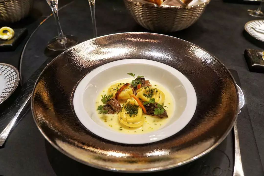 奚梦瑶戛纳酒店,奚梦瑶凯悦酒店