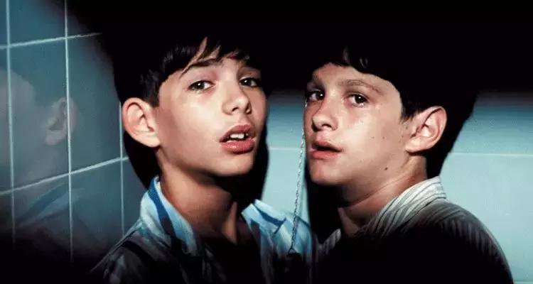 高铁上，父亲乱摸女儿：性盲比文盲更可怕