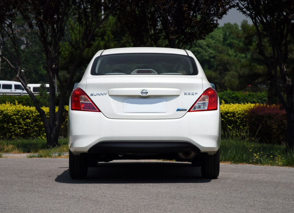 这台日产7.98w起，空间宽敞一公里油耗4毛，可惜已停产