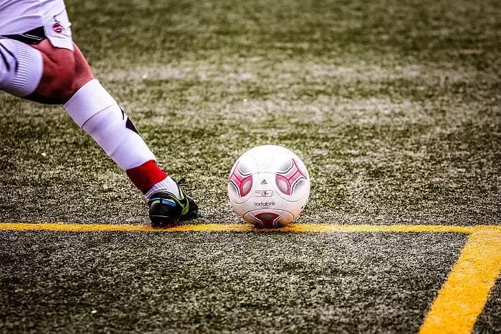 日本小孩冬天穿少是真的吗,日本冬季孩子露着腿不冷吗