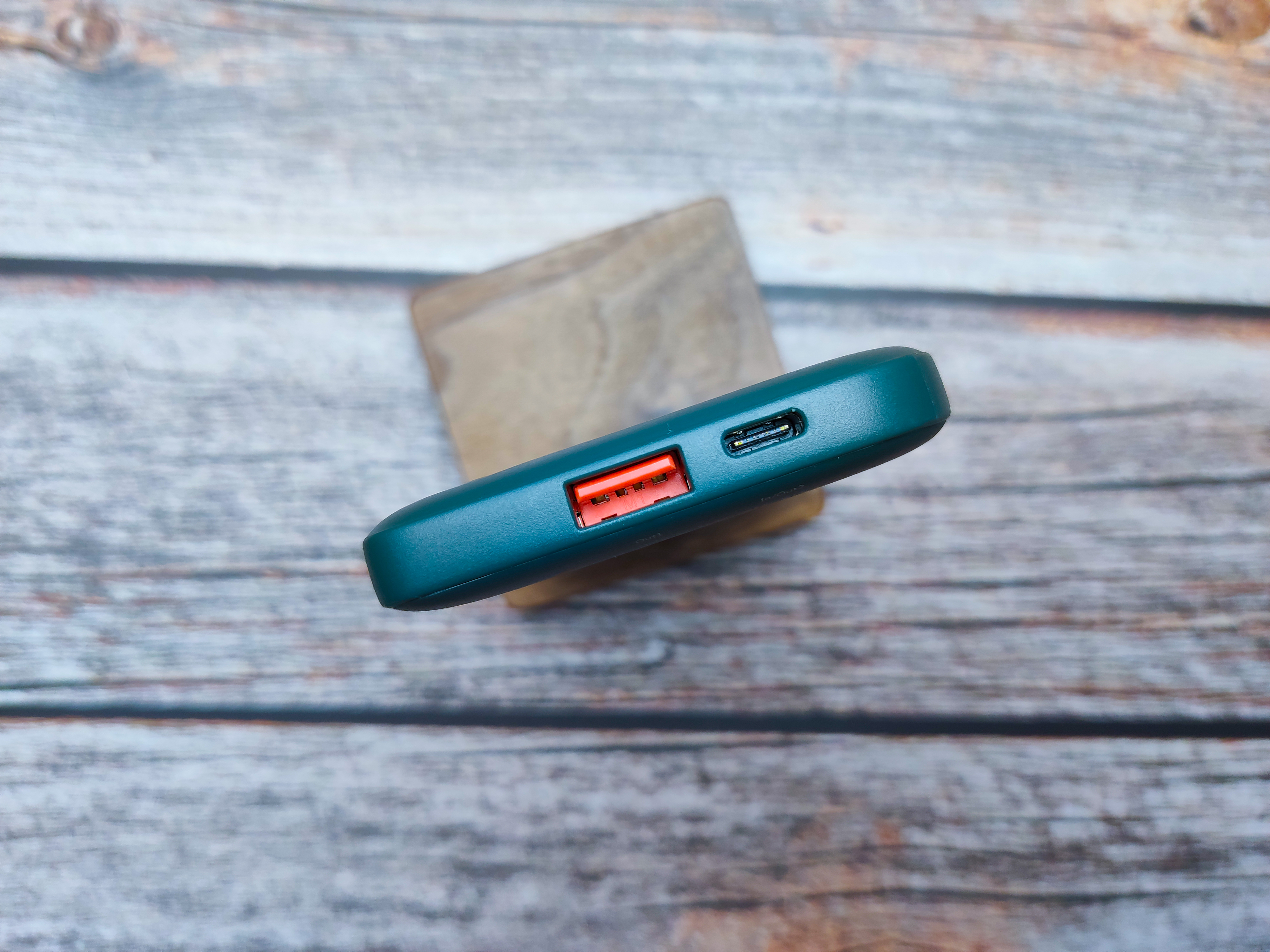 轻巧携带充电宝,邦克仕和蓝猩磁吸充电宝对比