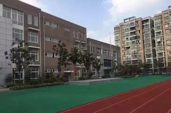 南京学区房和非学区房价格差多少,目前南京学区房以后升值空间大吗