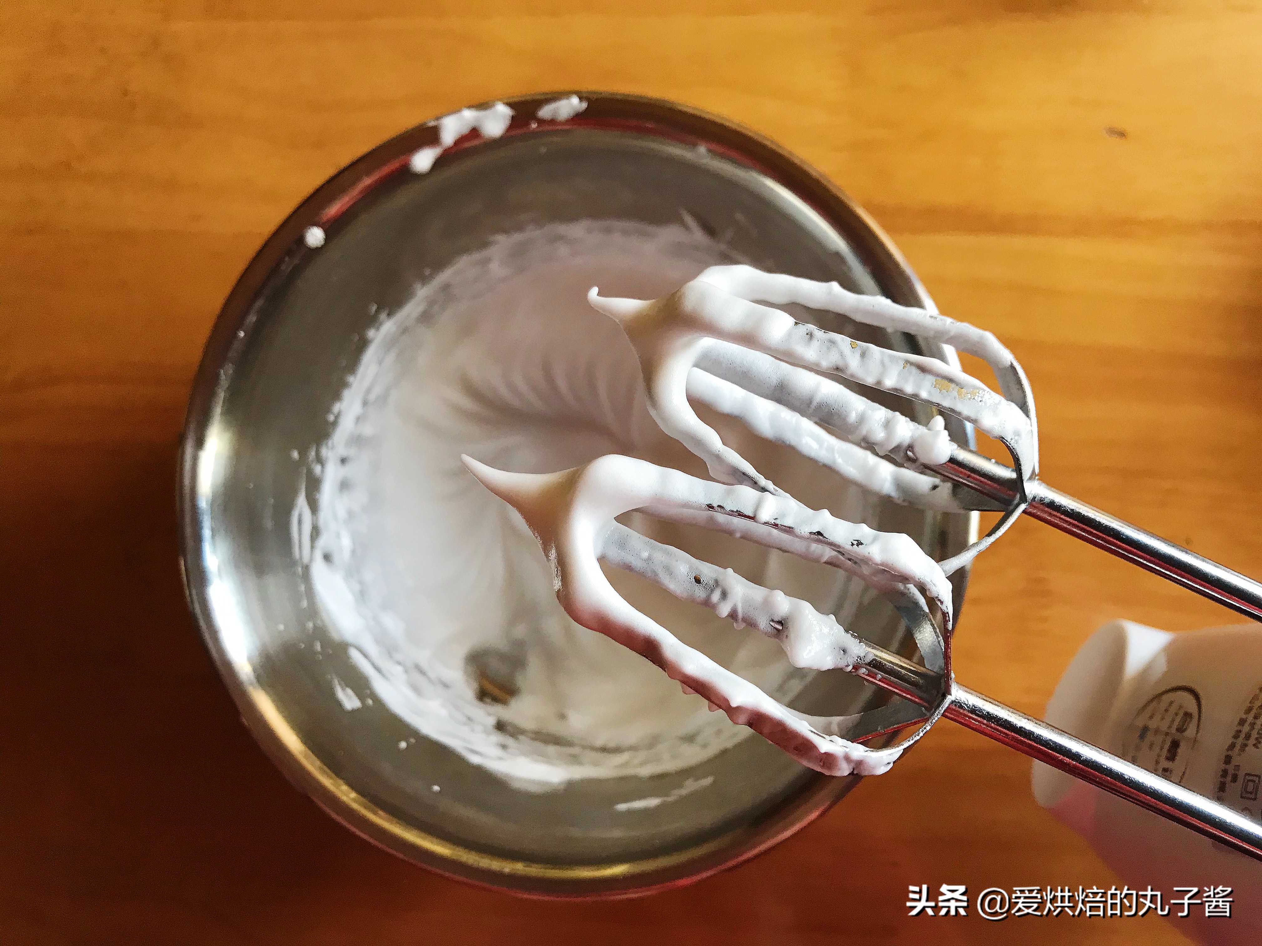 蛋清打出来很稀怎么办,怎么判断蛋糕蛋白是否打发好