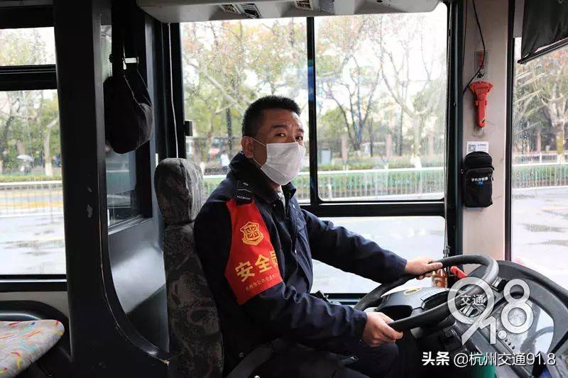 独家！记者实测杭州公交：站点客流小，车上座位坐不满