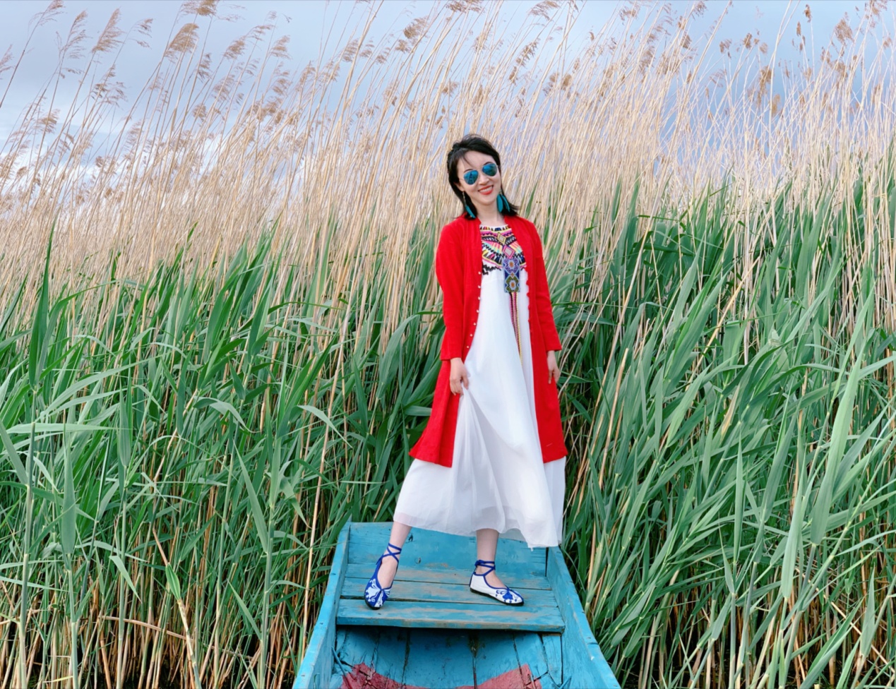 美国常春藤名校毕业，她从新东方老师跨行央视主播，关键颜值超高