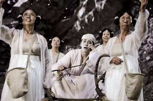 肾虚导致的黑眼圈是怎么样的,肾虚女黑眼圈长斑怎么调理