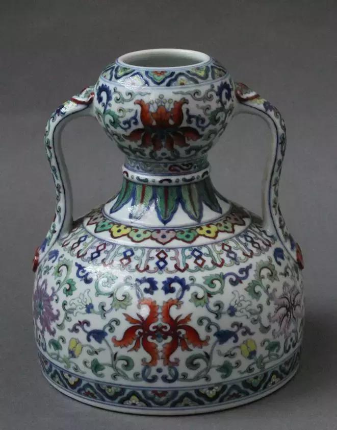 如何区分斗彩真假图片,五彩是斗彩的一种吗