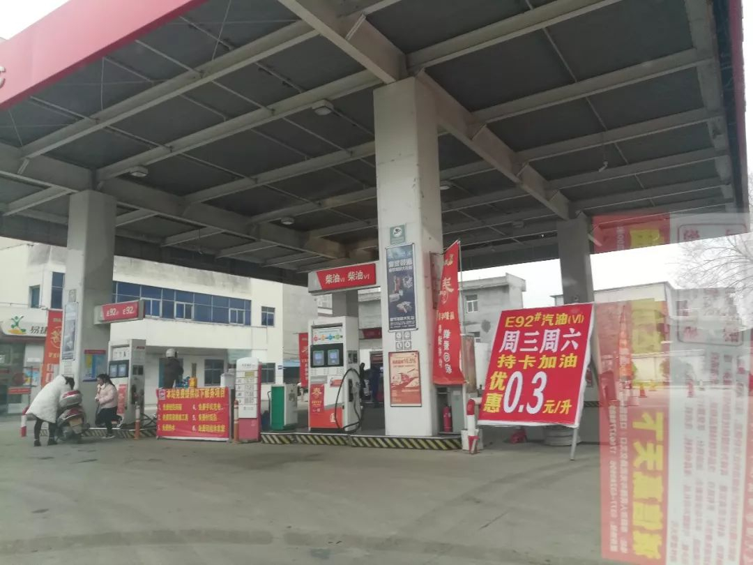 加油站油价低还送洗车服务,私人加油站为什么便宜有什么猫腻