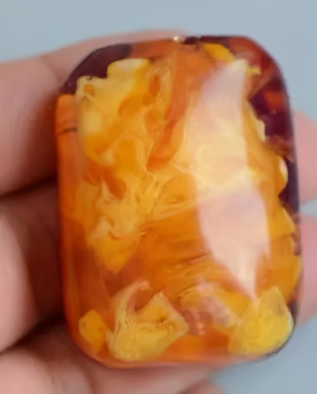 辨别真假蜜蜡的小视频,蜜蜡蓝精灵怎么分真假