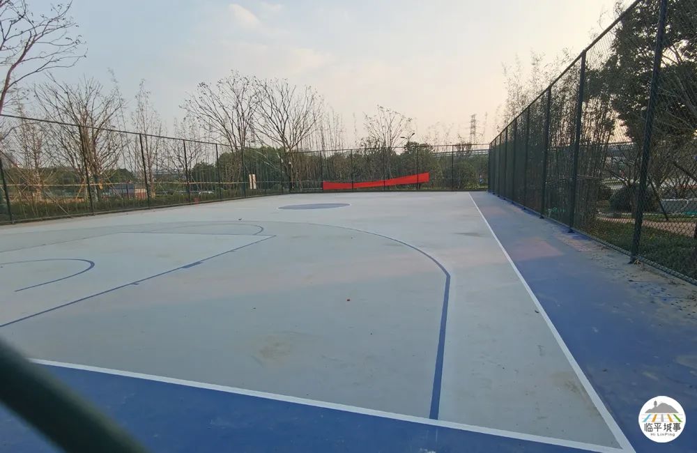 临平体育馆改扩建有篮球场吗,体育公园篮球场施工