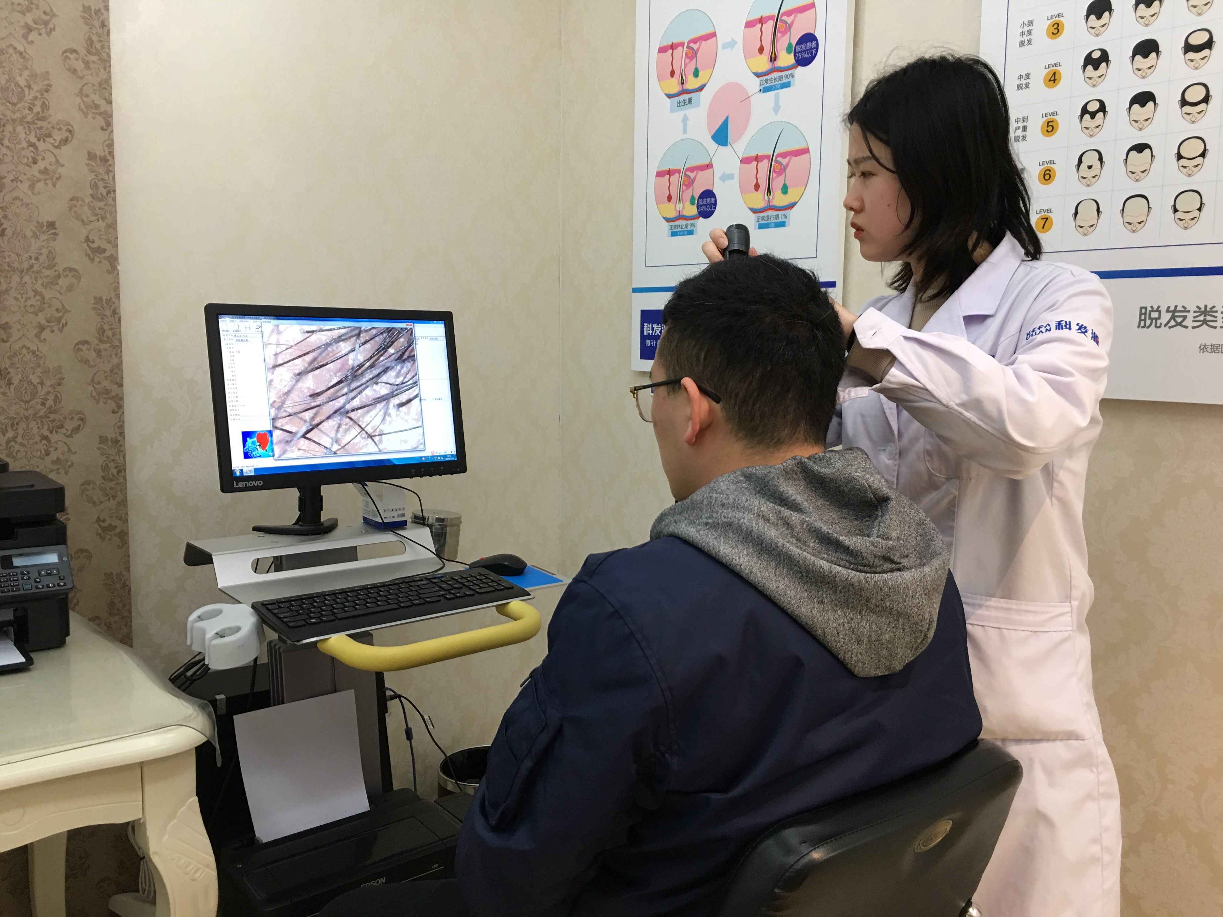 脱发后怎么判断毛囊是否萎缩,雄激素脱发的毛囊萎缩症状