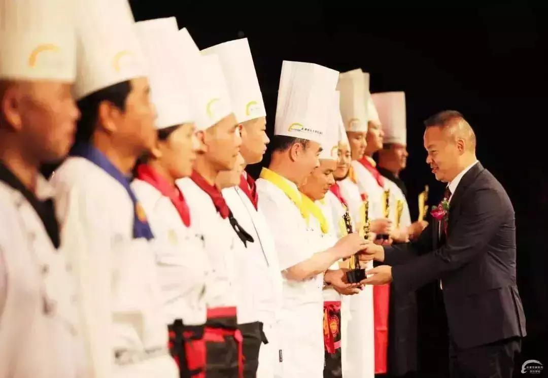 蓝翔技校和新东方烹饪学校哪个好,新东方烹饪学校现在怎么样了