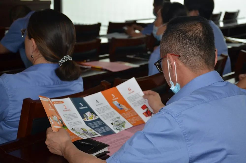 *疆新**铁警教您练成火眼睛睛！看穿那些坑蒙拐骗！