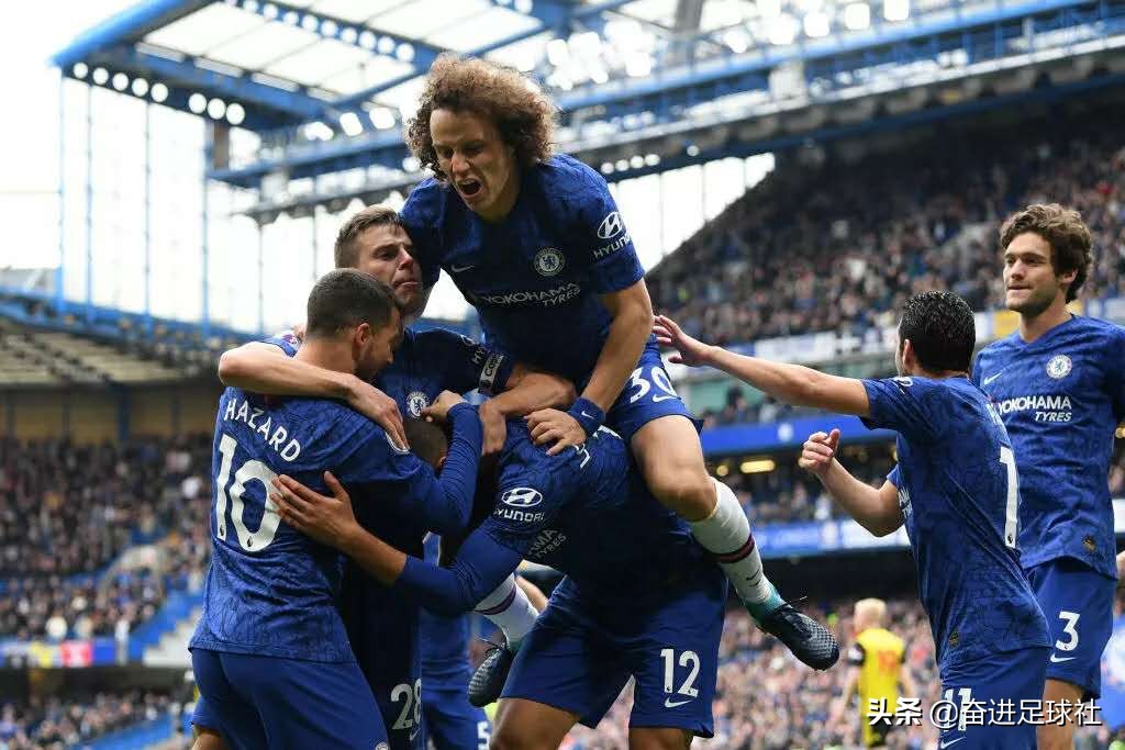 整个英超的忧伤逆流成河，从曼城队长孔帕尼的这脚无解世界波开始