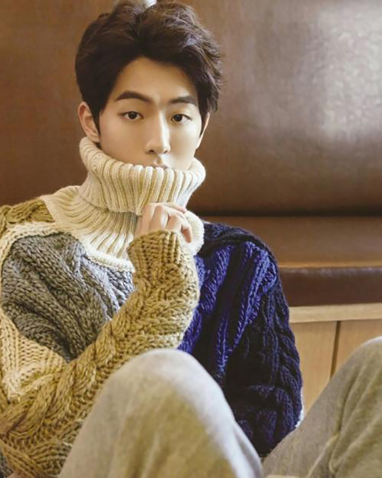 大衣搭卫衣南柱赫,南柱赫灰色帽衫