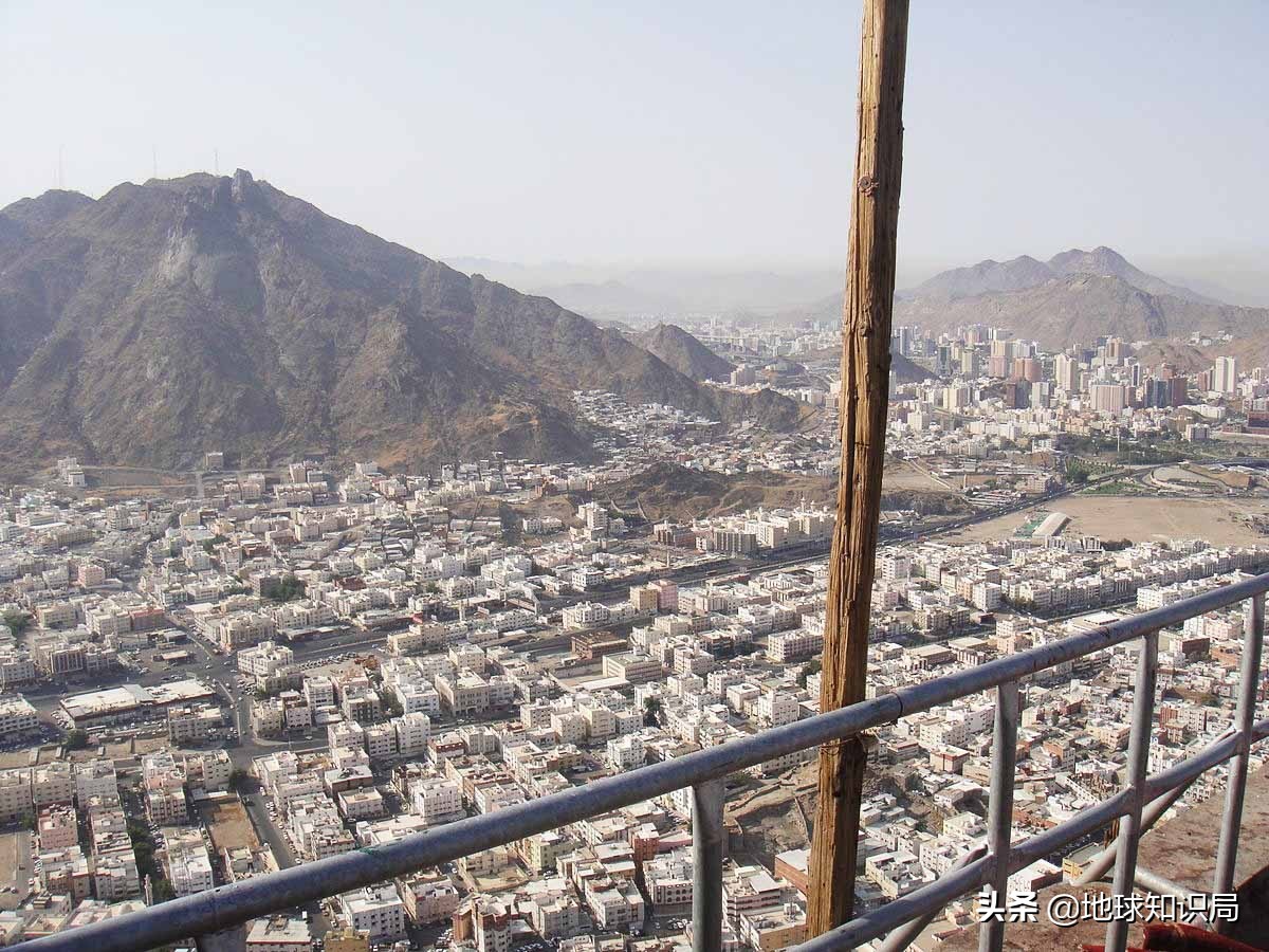 石油帝国遇袭！这个单一产业国家该何去何从|地球知识局