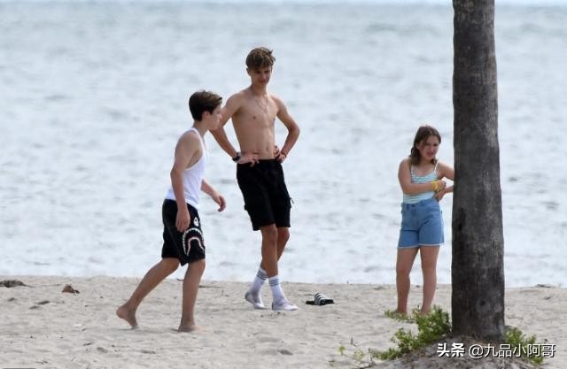 贝克汉姆小七兄妹,小七贝克汉姆踢足球