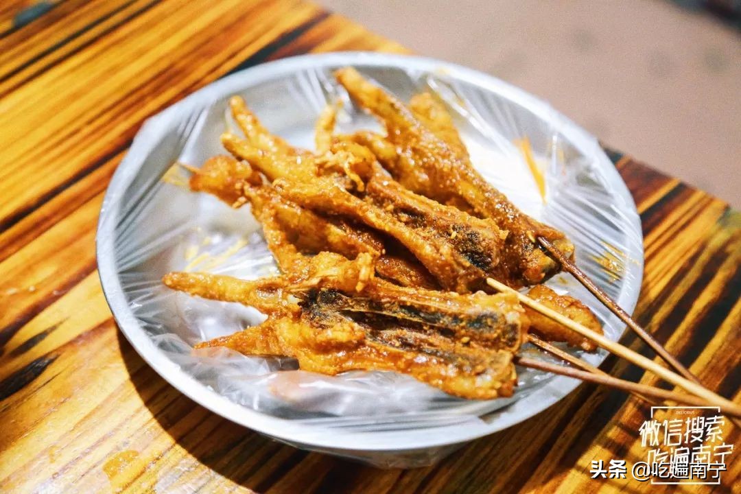 走错2次路，问了3个路人，终于找到偏僻小巷里的这家炸串店！