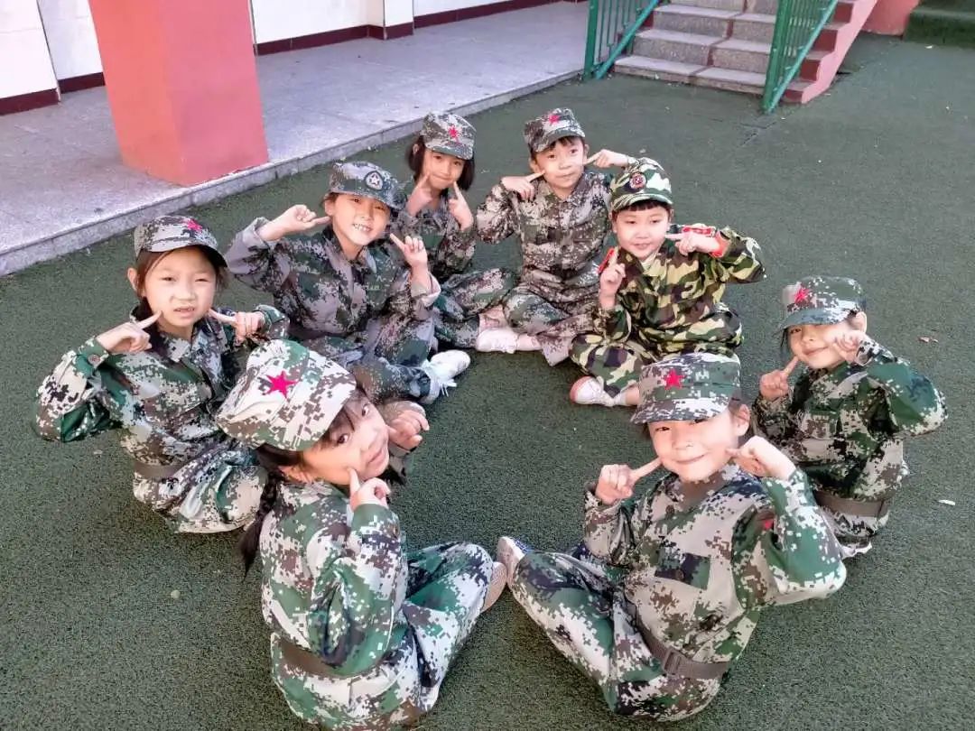 “我是小小兵祖国在我心”一年五班国防教育活动