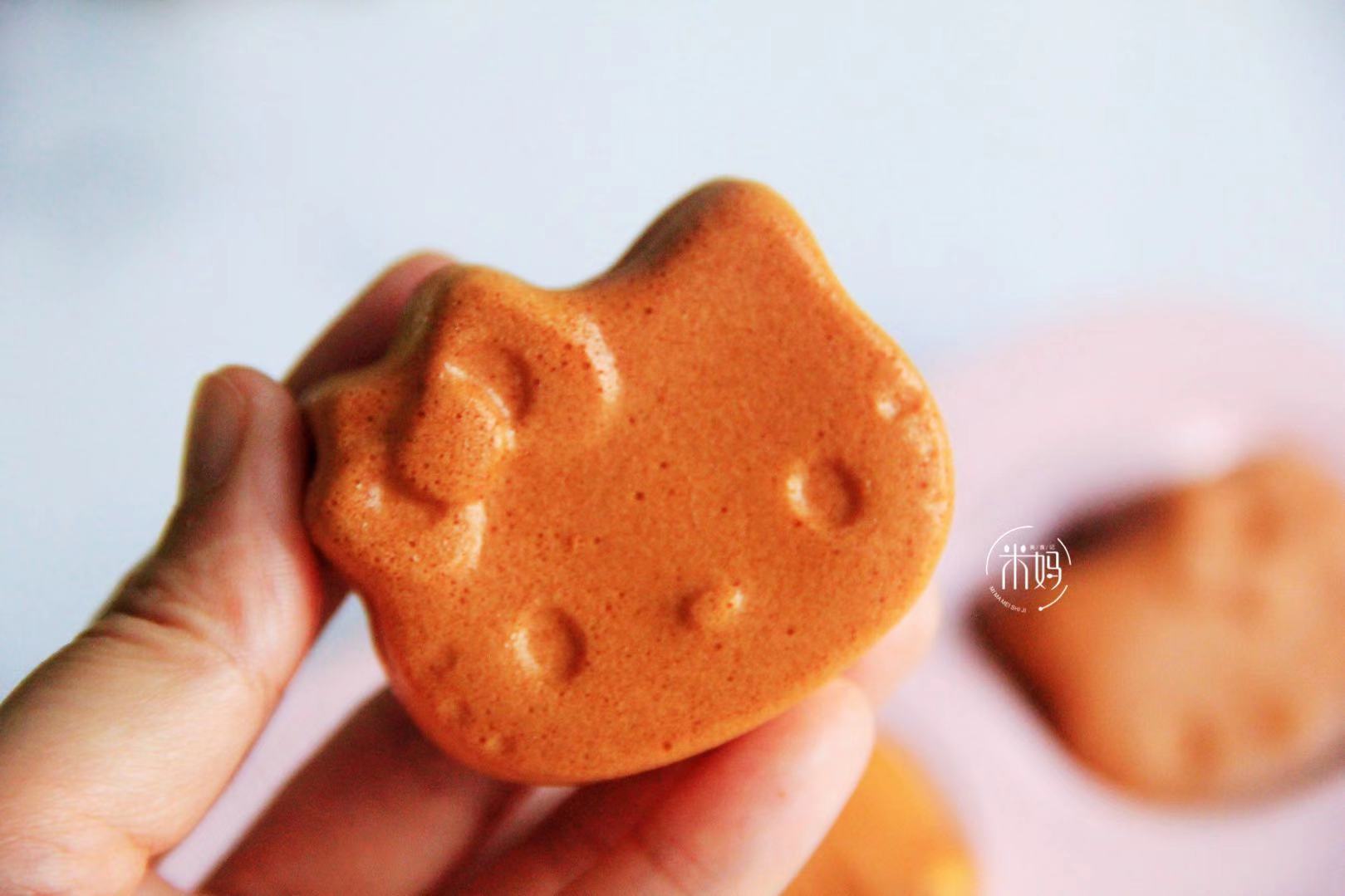 6-12岁儿童自己做蛋糕2个鸡蛋,蛋糕怎么做好吃只用牛奶不用面粉