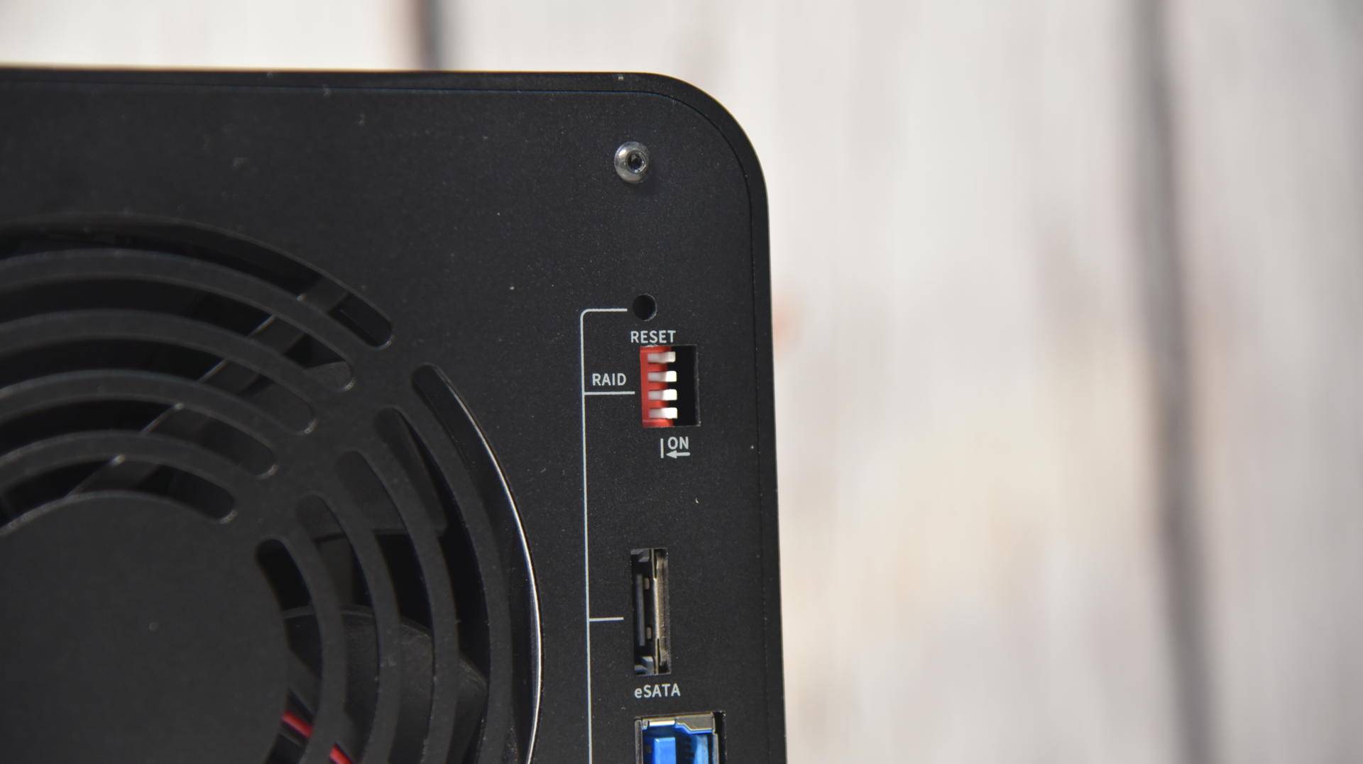 机箱位不够，硬盘柜来凑—优越者四盘位磁盘阵列柜S301A简评