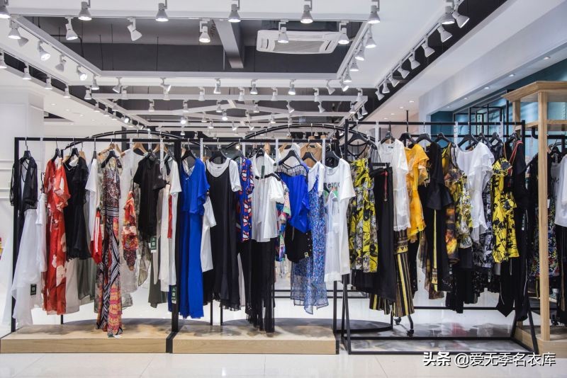 新手开实体店服装怎样找货源,开服装店货源可以在哪里拿