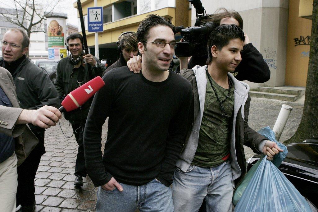 少女杀父母肢解案件,19岁女孩杀父母分尸案件案情简介