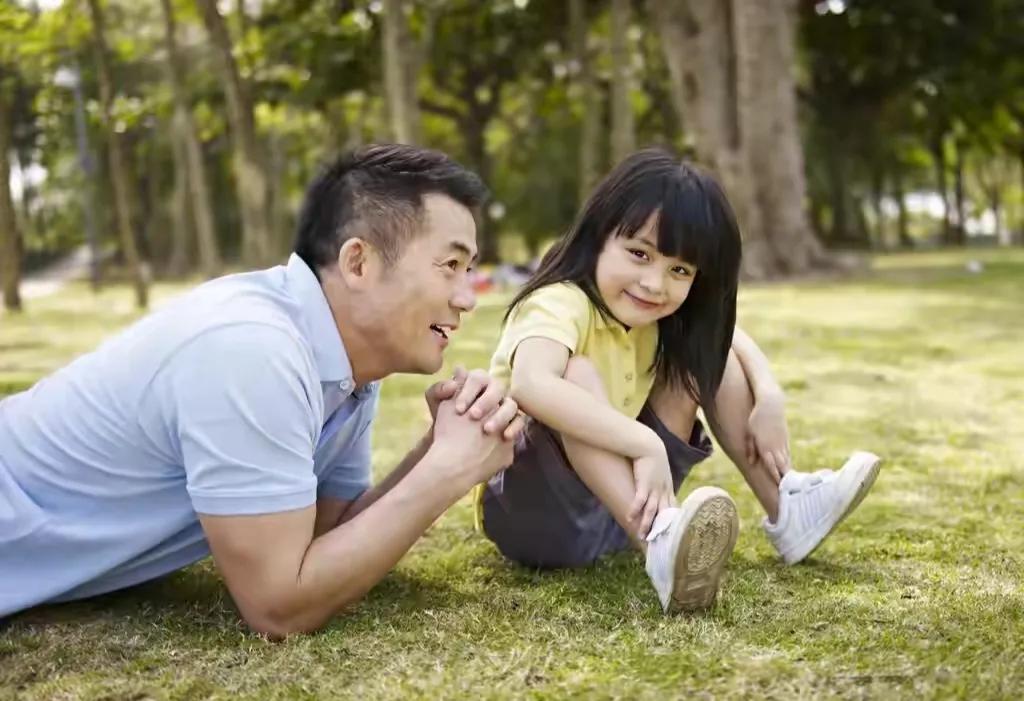 爸爸对远行的女儿说：愿你别踩学姐的坑，不负大学四年好年华