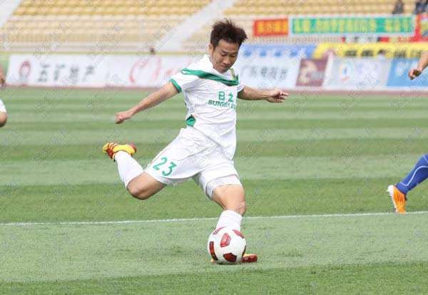 他是广东足球的旗帜之一，也是恒大初代队长，现今正式宣告退役