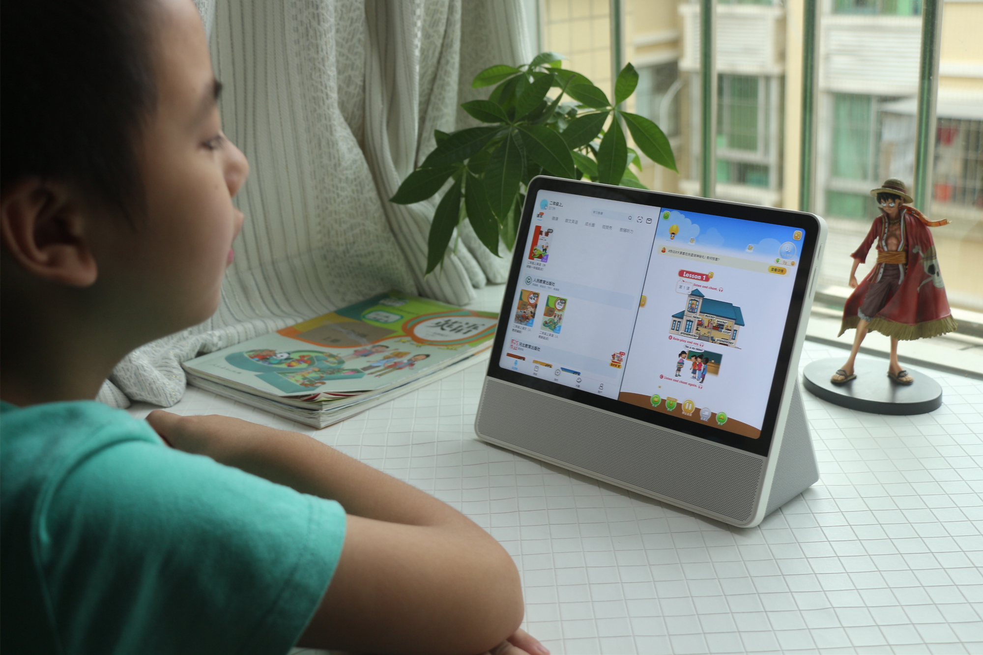 贴心的保驾护航、丰富的儿童教育内容，华为小精灵学习智慧屏体验